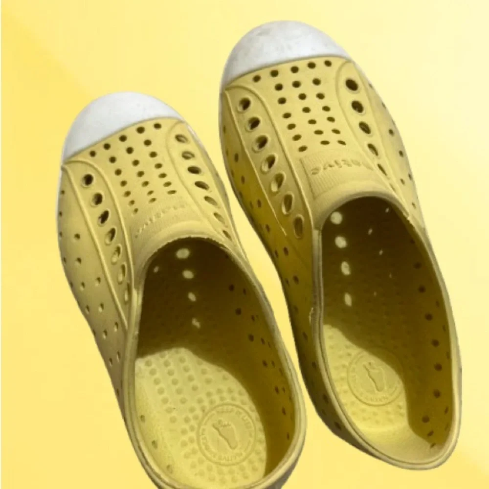 Native Kids Lemon yellow Slip-On Shoe/sneakers